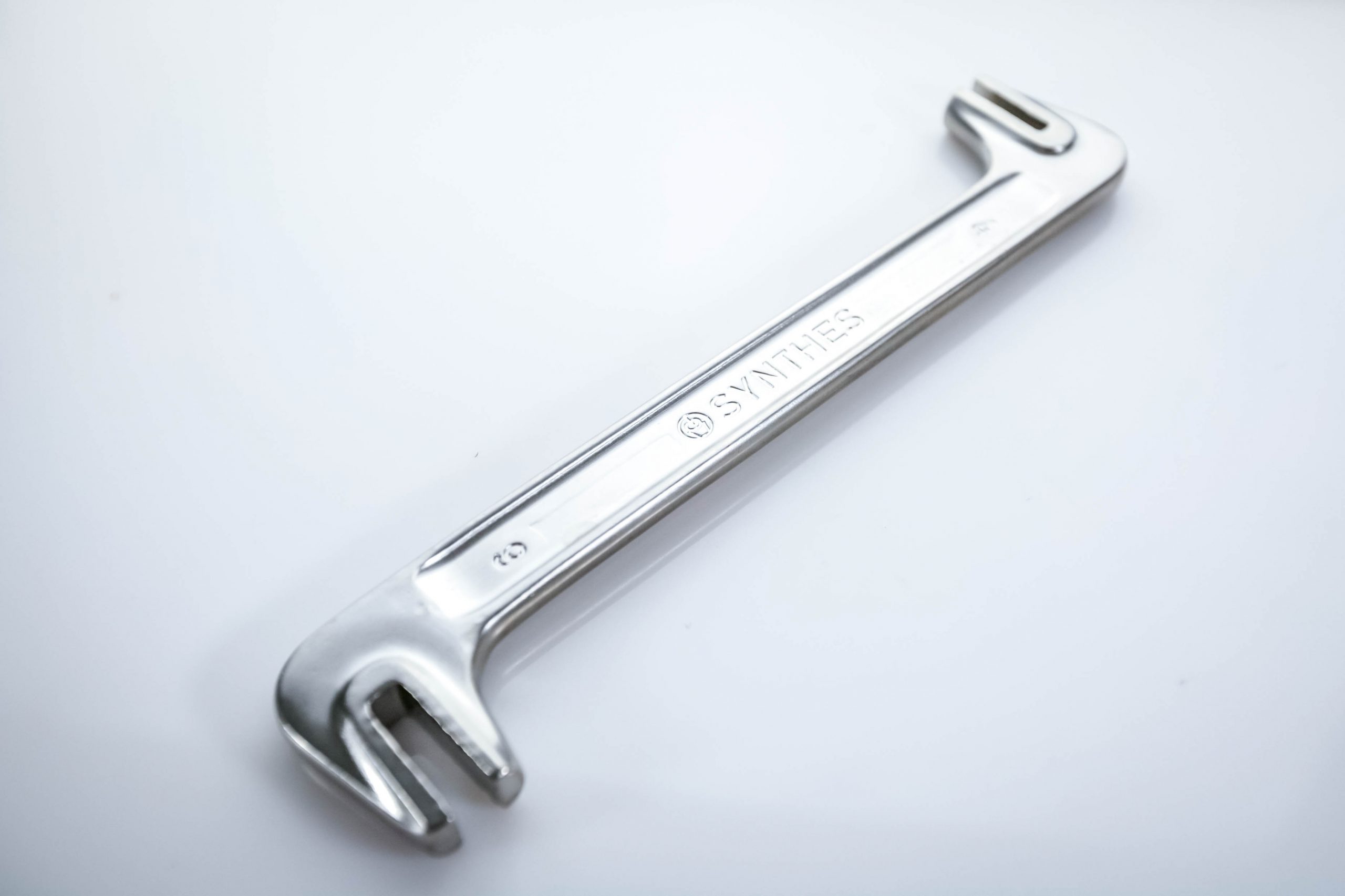 210518-1-18 Wyginak dwustronny 4 mm i 6 mm Synthes 329.02 (7/40) - Arestomed