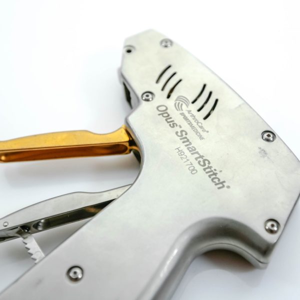 Pistolet do zszywania Opus SmartStitch ArthroCare (8/56) - Arestomed