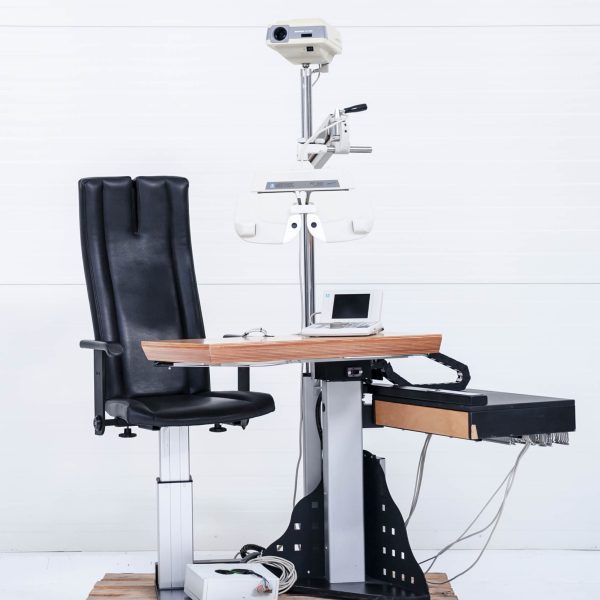 Unit okulistyczny Nidek z foropterem, rzutnikiem oraz krzesłem regulowanym elektrycznie