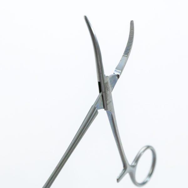 Kleszczyki naczyniowe Kelly 14 cm Landanger (50/45) Zagięte - Arestomed