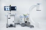 Używany śródoperacyjny aparat RTG SIEMENS ARCADIS Varic VC 10A: Ramię C z wózkiem monitorów Rok produkcji 2010, lampa rok 2009 Zakres ruchu orbitalnego 130° Wzmacniacz obrazu 9″ Tor wizyjny w pełni cyfrowy (rozdzielczość 1024×1024) EASY – system akwizycji z automatycznym doborem dawki, kontrastu i jasności Aparat wyposażony w silną lampę (prąd do 13 mA), której parametry cieplne umożliwiają jej nieprzerwaną pracę przez ponad 50 min Zasilanie: 230 V, 50/60 Hz, Moc: 2,3 kW Pamięć: do 60,000 obrazów, Pełna funkcjonalność DICOM 3.0, Prosta i intuicyjna obsługa, Prawdziwie cyfrowa nawigacja dzięki NaviLink 2D, Aparat jest używany i nosi ślady użytkowania, w pełni sprawny. Stan techniczny widoczny na zdjęciach. Posiada Paszport Techniczny wystawiony w dniu zakupu, ważny przez 12 miesięcy. Gwarancja 3 miesiące.