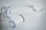 Używany śródoperacyjny aparat RTG SIEMENS ARCADIS Varic VC 10A: Ramię C z wózkiem monitorów Rok produkcji 2010, lampa rok 2009 Zakres ruchu orbitalnego 130° Wzmacniacz obrazu 9″ Tor wizyjny w pełni cyfrowy (rozdzielczość 1024×1024) EASY – system akwizycji z automatycznym doborem dawki, kontrastu i jasności Aparat wyposażony w silną lampę (prąd do 13 mA), której parametry cieplne umożliwiają jej nieprzerwaną pracę przez ponad 50 min Zasilanie: 230 V, 50/60 Hz, Moc: 2,3 kW Pamięć: do 60,000 obrazów, Pełna funkcjonalność DICOM 3.0, Prosta i intuicyjna obsługa, Prawdziwie cyfrowa nawigacja dzięki NaviLink 2D, Aparat jest używany i nosi ślady użytkowania, w pełni sprawny. Stan techniczny widoczny na zdjęciach. Posiada Paszport Techniczny wystawiony w dniu zakupu, ważny przez 12 miesięcy. Gwarancja 3 miesiące.