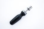 Używany uchwyt śrubokręta grzechotkowego marku DePuy Numer katalogowy: 2274-02 Długość całkowita: 18 cm Średnica otworu: 8 mm Narzędzia są używane i nosi ślady użytkowania, w pełni sprawne. Stan techniczny widoczny na zdjęciach.