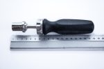 Używany uchwyt śrubokręta grzechotkowego marku DePuy Numer katalogowy: 2274-02 Długość całkowita: 18 cm Średnica otworu: 8 mm Narzędzia są używane i nosi ślady użytkowania, w pełni sprawne. Stan techniczny widoczny na zdjęciach.