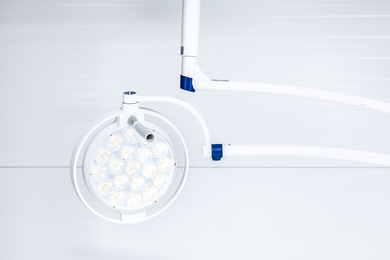 230920-444 MACH LED 130 Zabiegowa Lampa LED Sufitowa