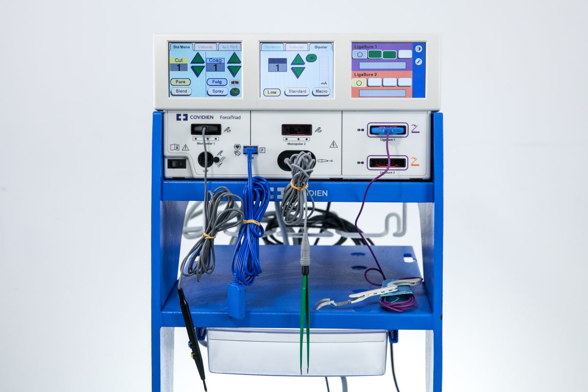 Covidien ForceTriad Diatermia Chirurgiczna na Wózku z Akcesoriami