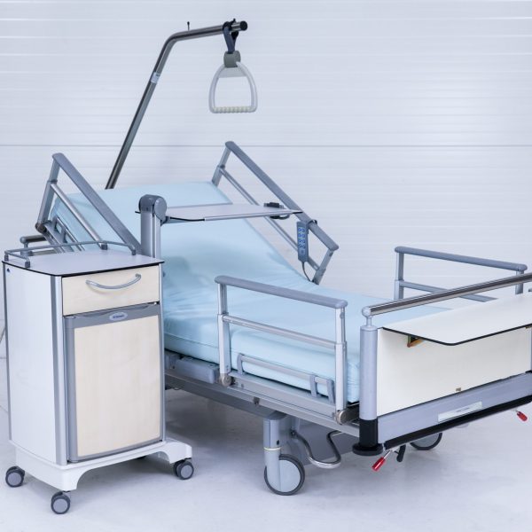 Volker Łóżko Szpitalne 3-segmentowe S-960 + Szafka Przyłóżkowa z Lodówką i Stolikiem Dometic MF-2060