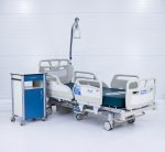 Hill-Rom AvantGuard 1600 Łóżko szpitalne OIOM + Szafka Przyłóżkowa Volker Dwustronna ze Stolikiem Zestaw