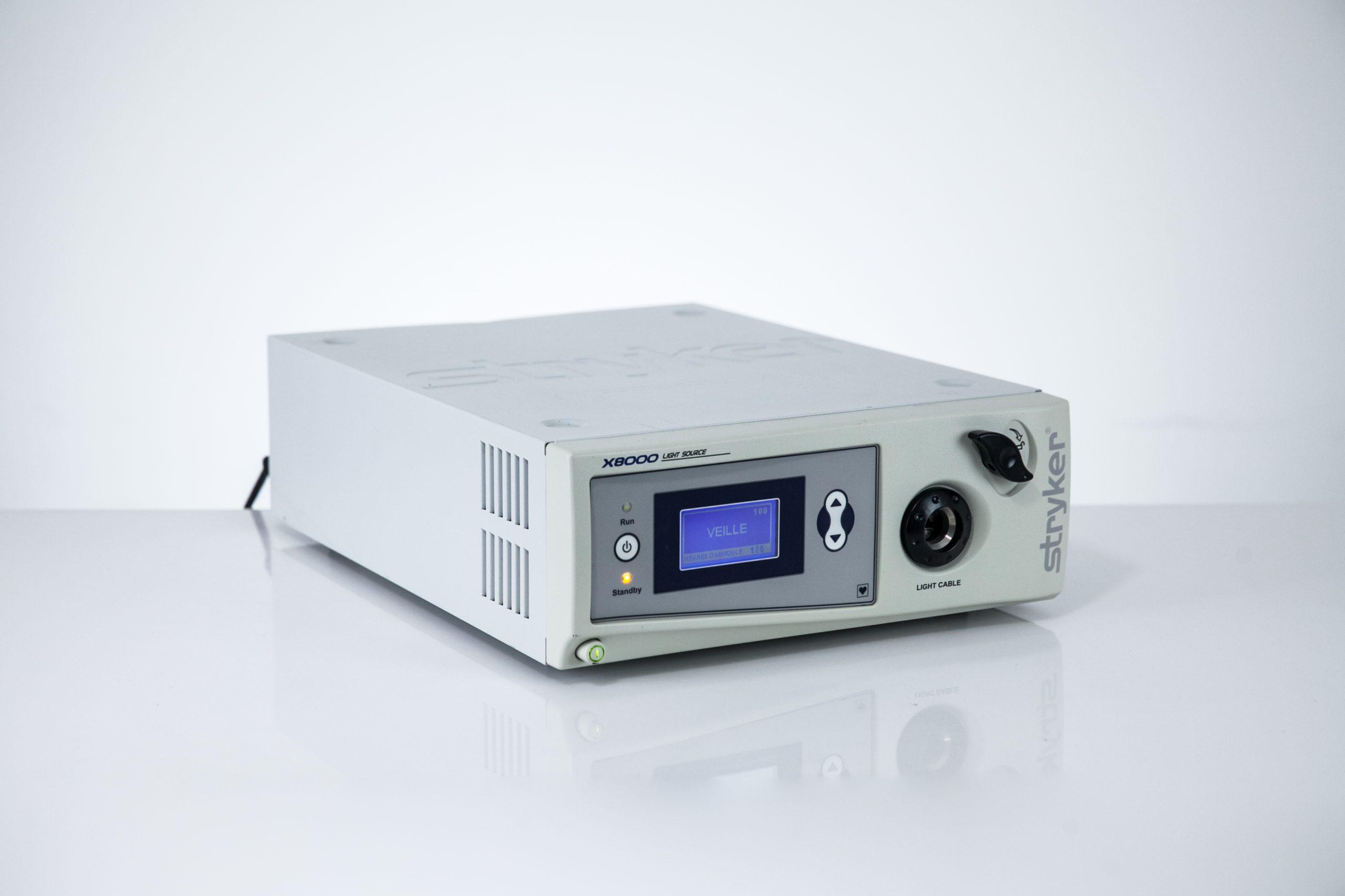 240411-4 Stryker X8000 Light Source Endoskopowe Źródło Światła