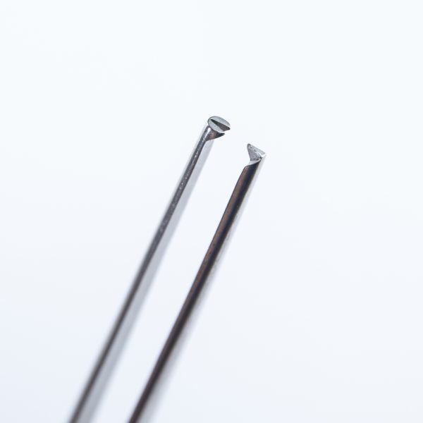 Pęseta chirurgiczna Aesculap 2×1 zęby 25,5 cm (68/39)