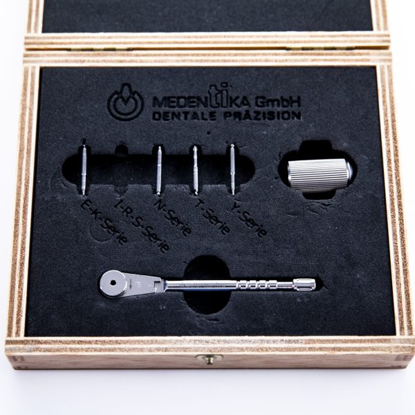 Zestaw Medentika Dentale Prazision Dentystyczny grzechotkowy klucz dynamometryczny do implantów z końcówkami (90)