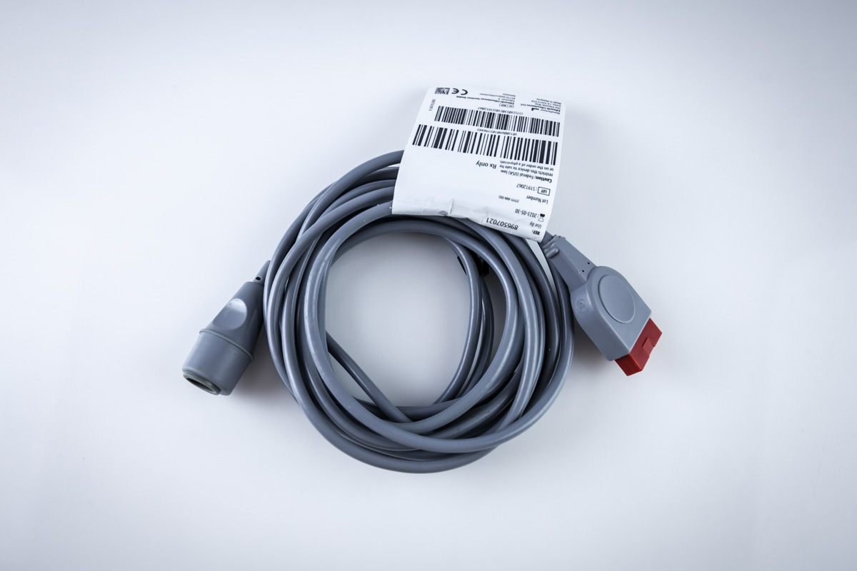 240905-34 Edward Lifesciences Truware PX1800 Kabel Połączeniowy Numer referencyjny: PX1800 Długość całkowita: 4.3m Kabel jest używany i nosi ślady użytkowania, w pełni sprawny. Stan techniczny widoczny na zdjęciach.