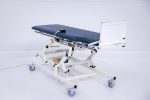 AKRON 8622 Stół Przechylany Rehabilitacyjny do Pionizacji z Elektryczną Regulacją w pionie i poziomie