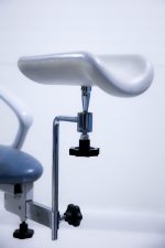 Akron Streamline Gynae 3 Deluxe Fotel Ginekologiczny ze Sterownikiem Nożnym Mobilny