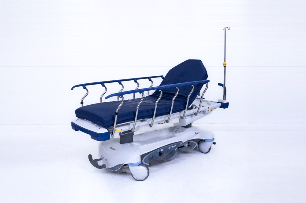 4944cdd0fbc49a72878977839b59d92a.jpg Stryker 1105 Stretcher Prime Series Wózek transportowy Nosze (2017) - obrazek 1