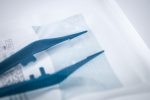 Instrapac Pęseta Plastikowa 13cm 100szt - obrazek 3