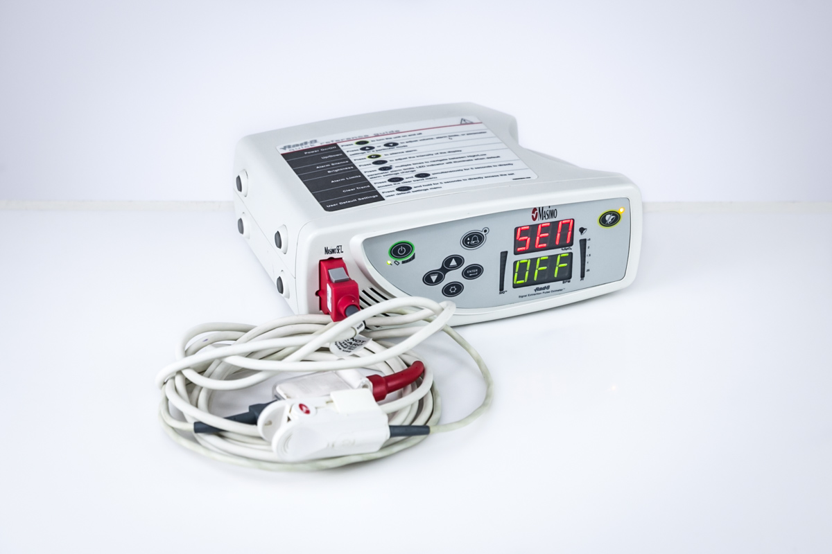 e059c45e34e205c26c8cd57583ffef66.jpg Masimo Rad-8 Pulsoksymetr - obrazek 1