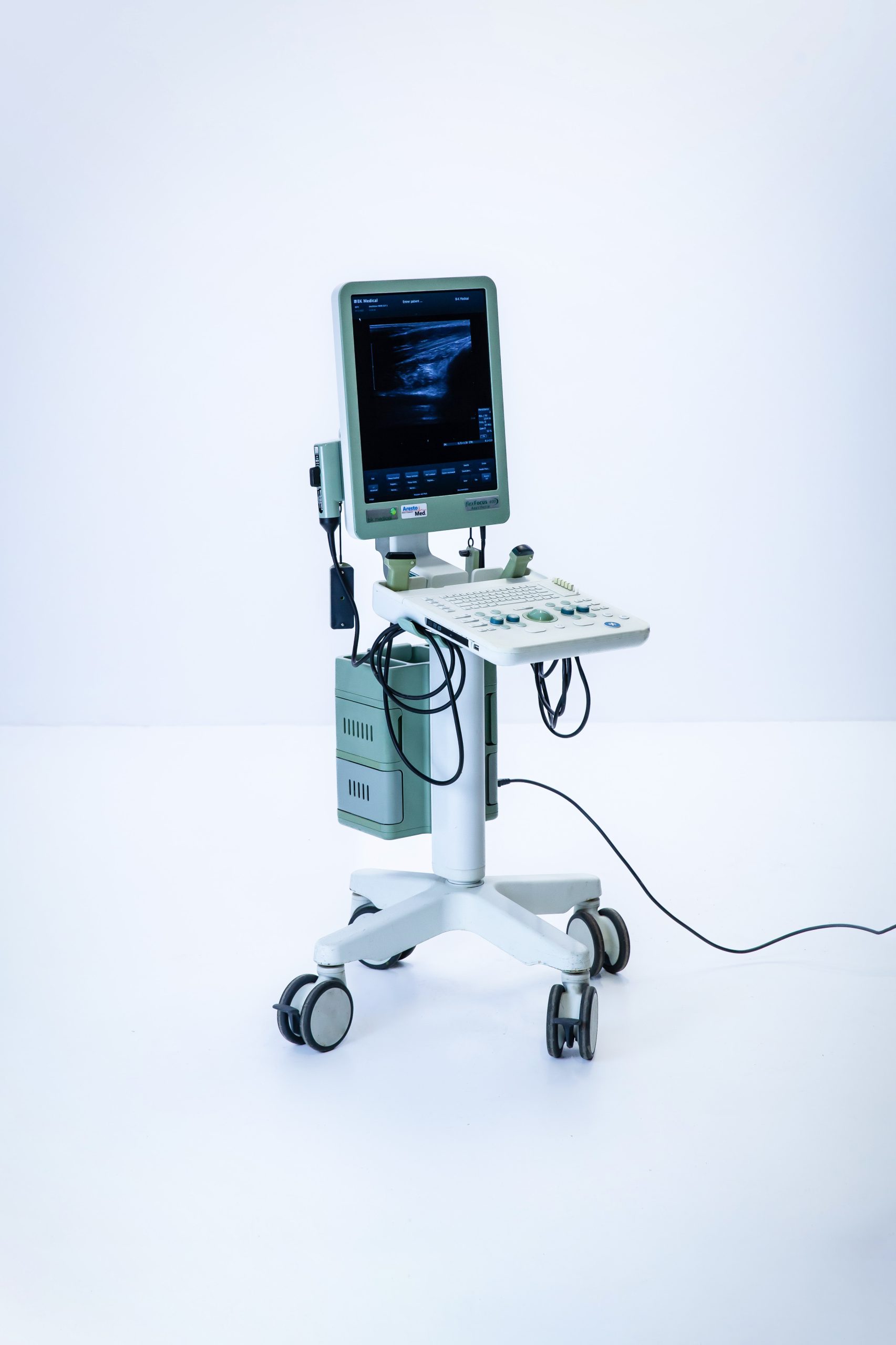 d8a670b8d9c3a678c12244259be85ae4.jpg BK Medical Flex Focus 400 Aparat USG + 2 Głowice (2) - obrazek 1